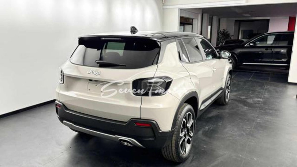 Jeep Avenger 1.2 turbo e-hybrid mhev Summit fwd 110cv edct6 (4)