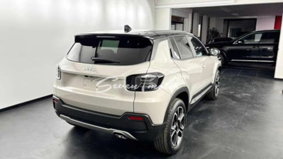 Jeep Avenger 1.2 turbo e-hybrid mhev Summit fwd 110cv edct6 (4)
