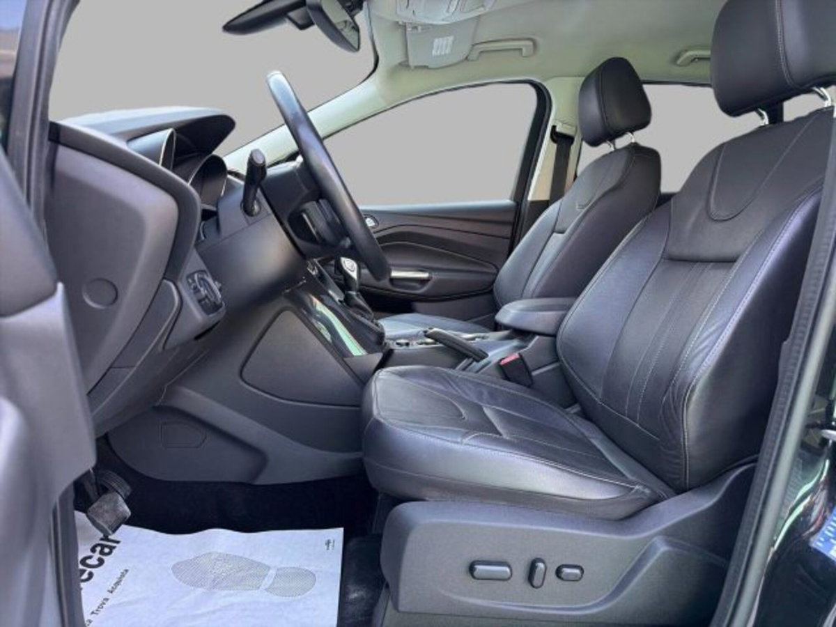 Ford Kuga 2.0 TDCI 140 CV 4WD Titanium (12)