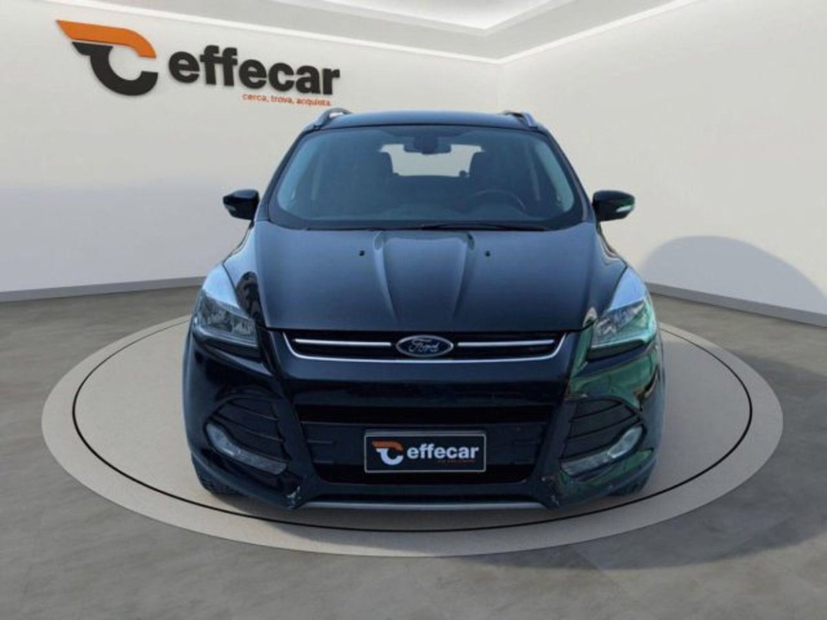 Ford Kuga 2.0 TDCI 140 CV 4WD Titanium (2)