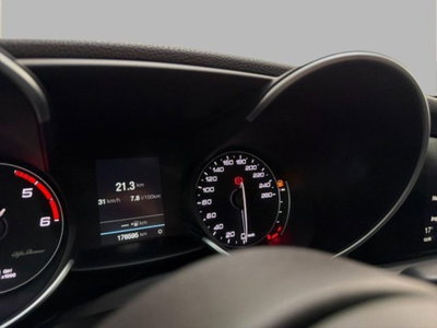 Alfa Romeo Giulia 2.2 Turbodiesel 150 CV AT8 Super (9)