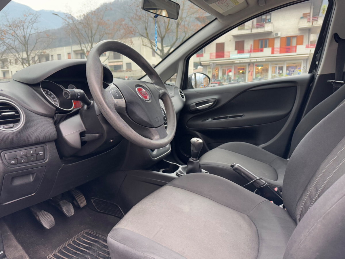 Fiat Punto 1.3 MJT II 75 CV 5 porte Street (10)