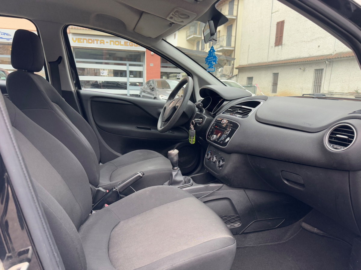 Fiat Punto 1.3 MJT II 75 CV 5 porte Street (14)