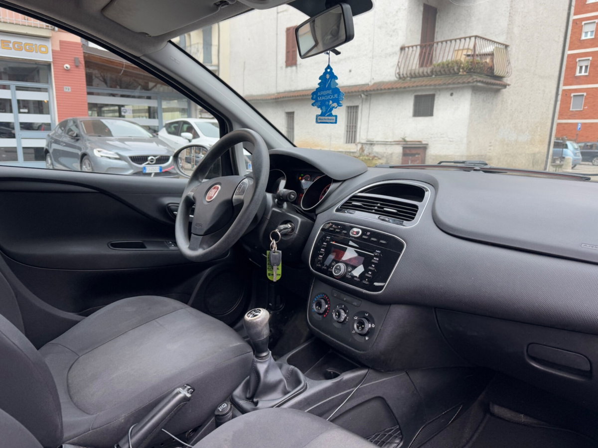 Fiat Punto 1.3 MJT II 75 CV 5 porte Street (16)
