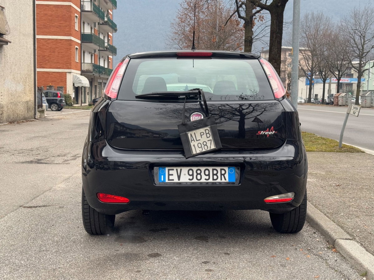 Fiat Punto 1.3 MJT II 75 CV 5 porte Street (6)