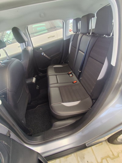 Peugeot 2008 e-HDi 92 CV Stop&Start ETG6 Allure (13)