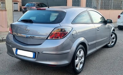 Opel Astra GTC 1.7 CDTI 101CV 3 porte Cosmo (2)
