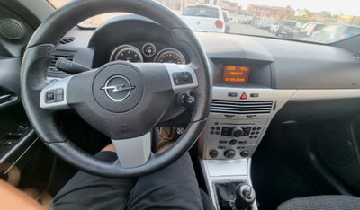Opel Astra GTC 1.7 CDTI 101CV 3 porte Cosmo (7)