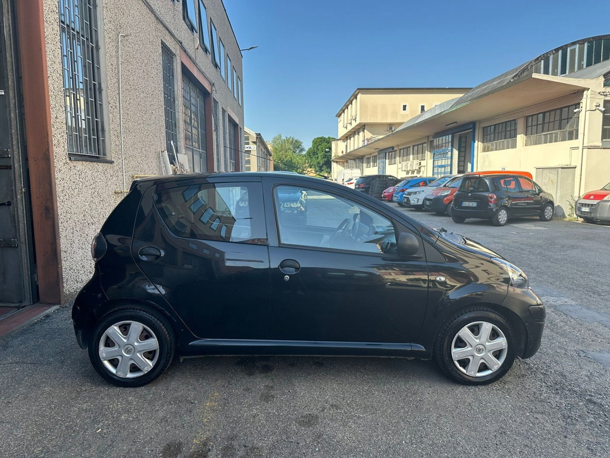 Toyota Aygo 1.0 12V VVT-i 5 porte Sol Connect (5)