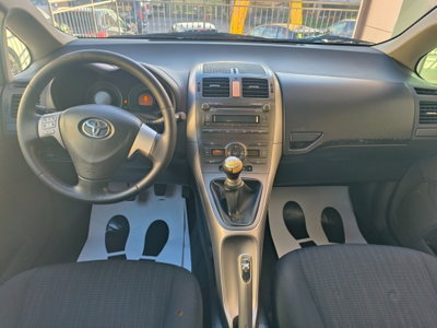 Toyota Auris 1.4 D-4D 5 porte (9)
