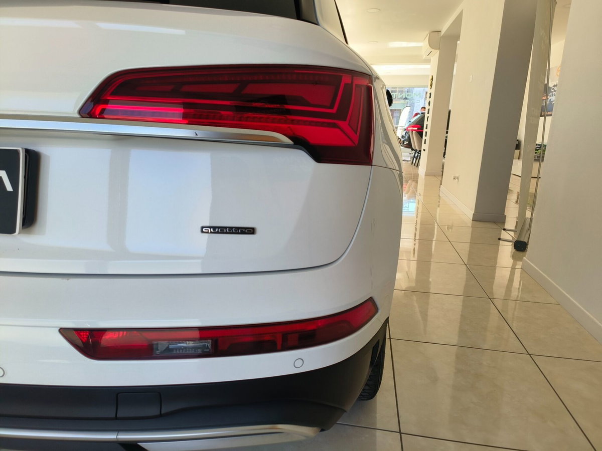 Audi Q5 40 TDI 204 CV quattro S tronic Business (8)