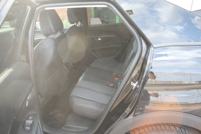 Peugeot 3008 BlueHDi 130 S&S EAT8 Allure Pack (16)