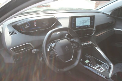 Peugeot 3008 BlueHDi 130 S&S EAT8 Allure Pack (9)