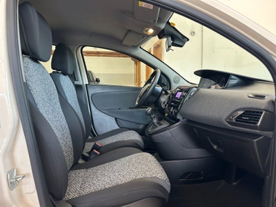Lancia Ypsilon 1.0 FireFly 5 porte S&S Hybrid Ecochic Gold (11)