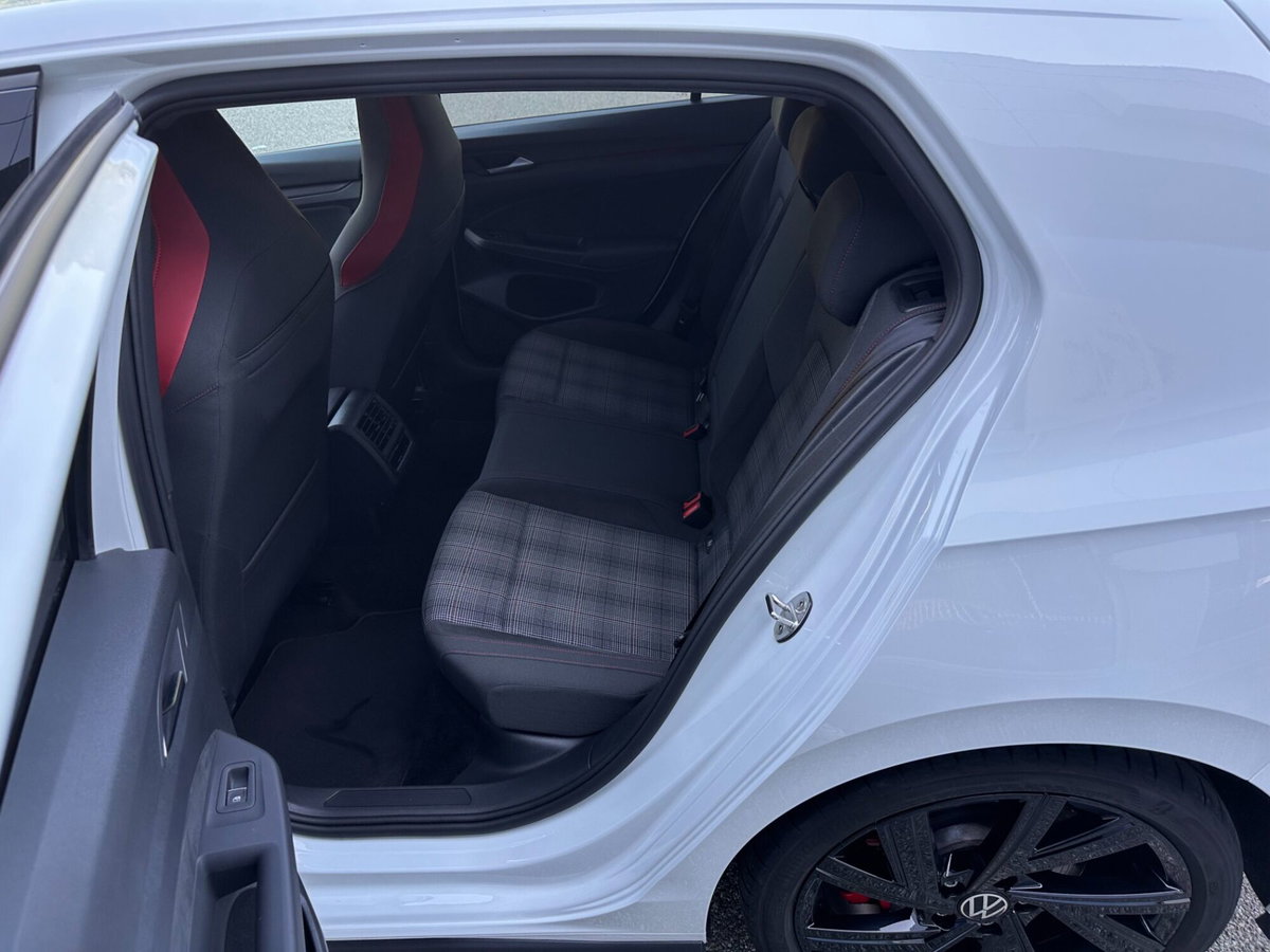 Volkswagen Golf 2.0 TSI GTI DSG (11)