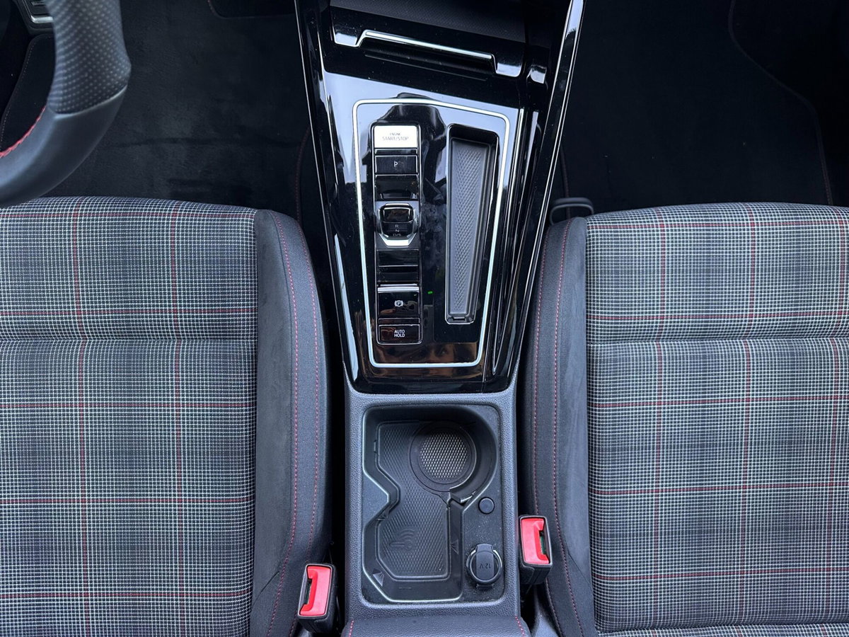 Volkswagen Golf 2.0 TSI GTI DSG (14)