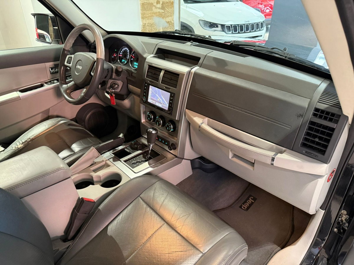 Jeep Cherokee 2.8 CRD DPF Limited Auto (14)