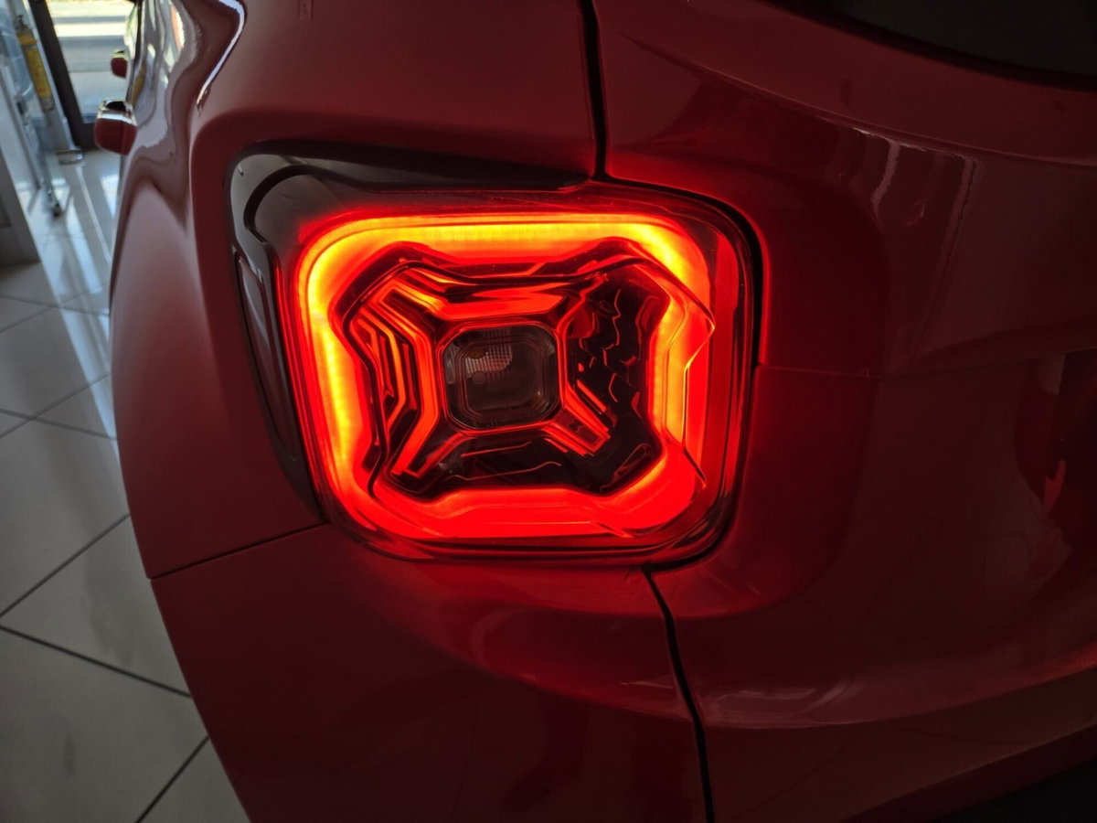 Jeep Renegade 1.6 Mjt DDCT 120 CV Limited (7)