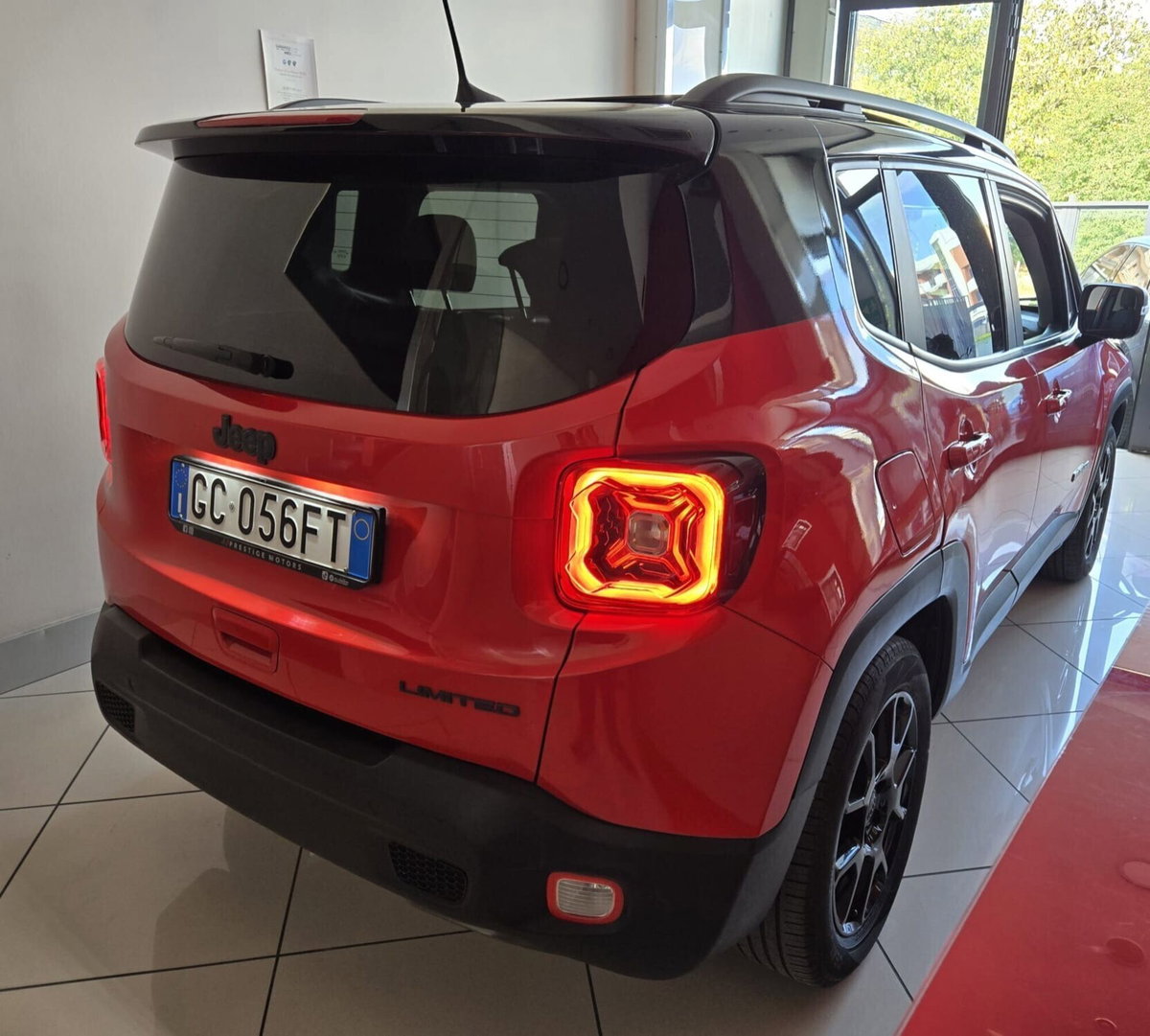 Jeep Renegade 1.6 Mjt DDCT 120 CV Limited (9)