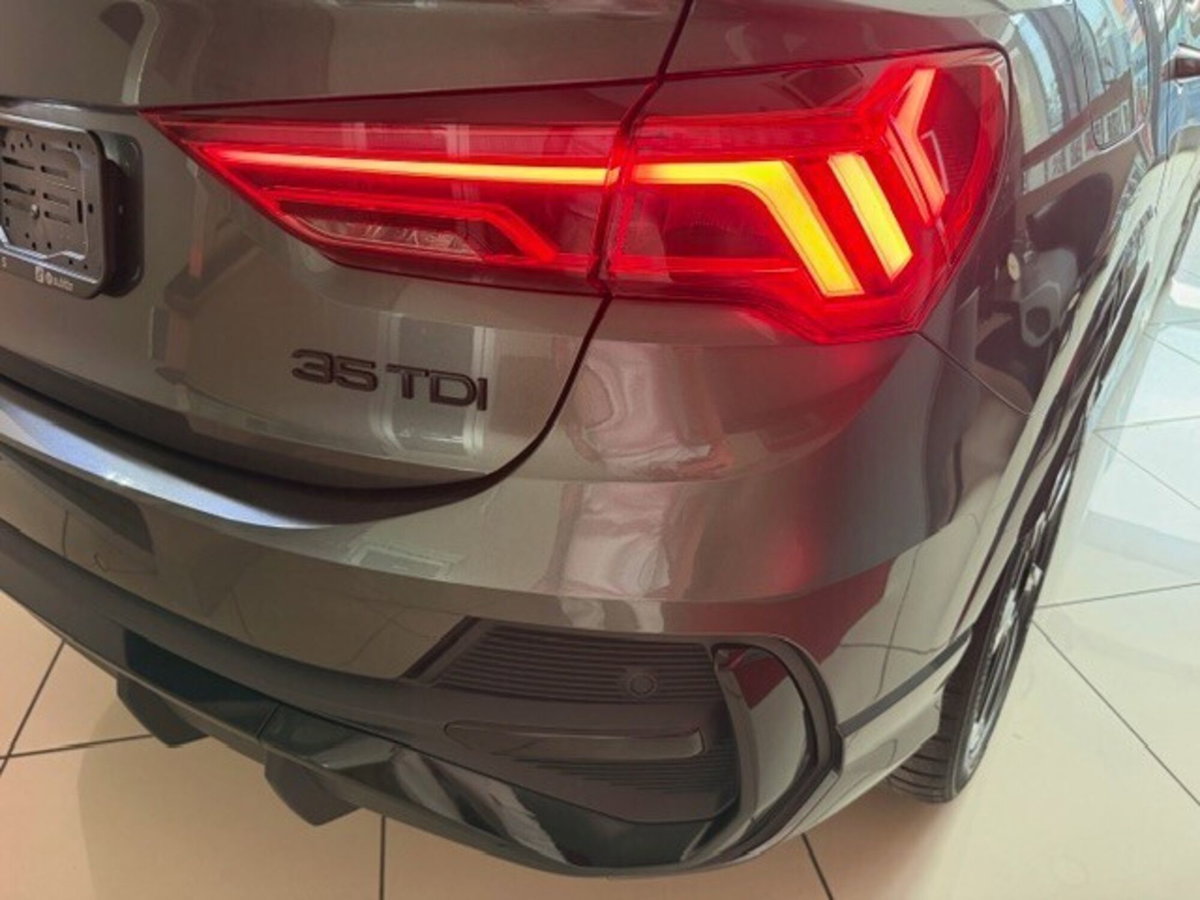 Audi Q3 Sportback 35 TDI quattro S tronic S line edition (11)
