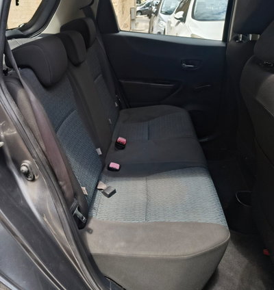 Toyota Yaris 1.D-4D 5 porte Style (11)