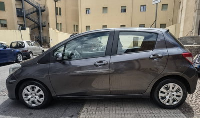 Toyota Yaris 1.D-4D 5 porte Style (2)