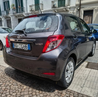 Toyota Yaris 1.D-4D 5 porte Style (3)