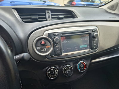 Toyota Yaris 1.D-4D 5 porte Style (6)