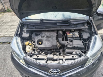 Toyota Yaris 1.D-4D 5 porte Style (8)