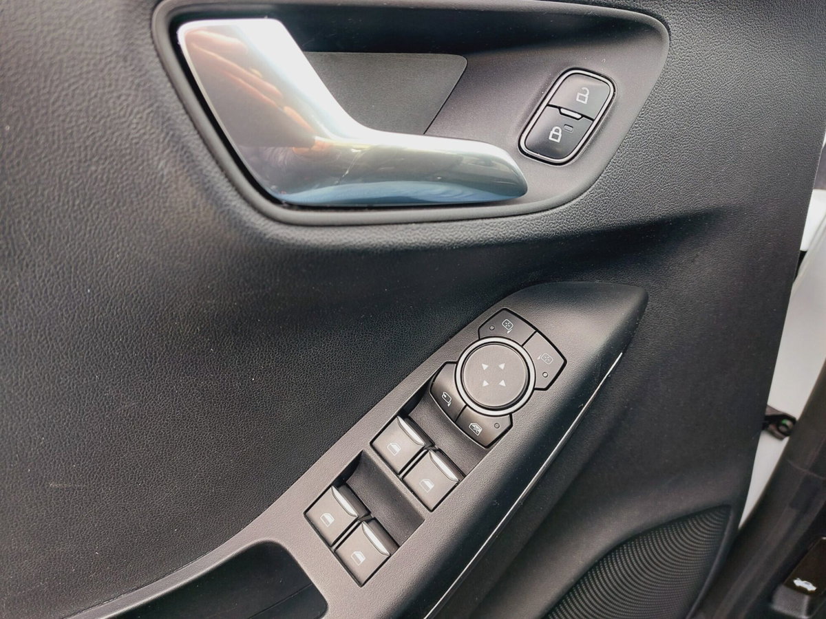 Ford Puma 1.0 EcoBoost Hybrid 125 CV S&S aut. Titanium Design (13)