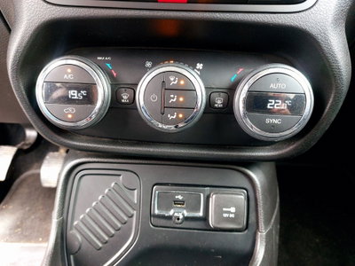 Jeep Renegade 1.6 Mjt 120 CV Limited (14)