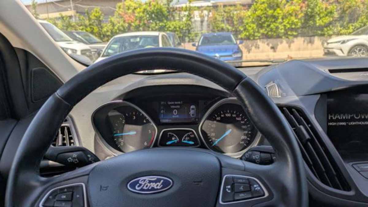 Ford Kuga 1.5 EcoBlue 120 CV 2WD ST-Line (10)