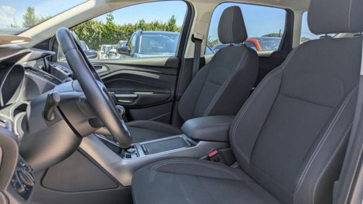 Ford Kuga 1.5 EcoBlue 120 CV 2WD ST-Line (9)