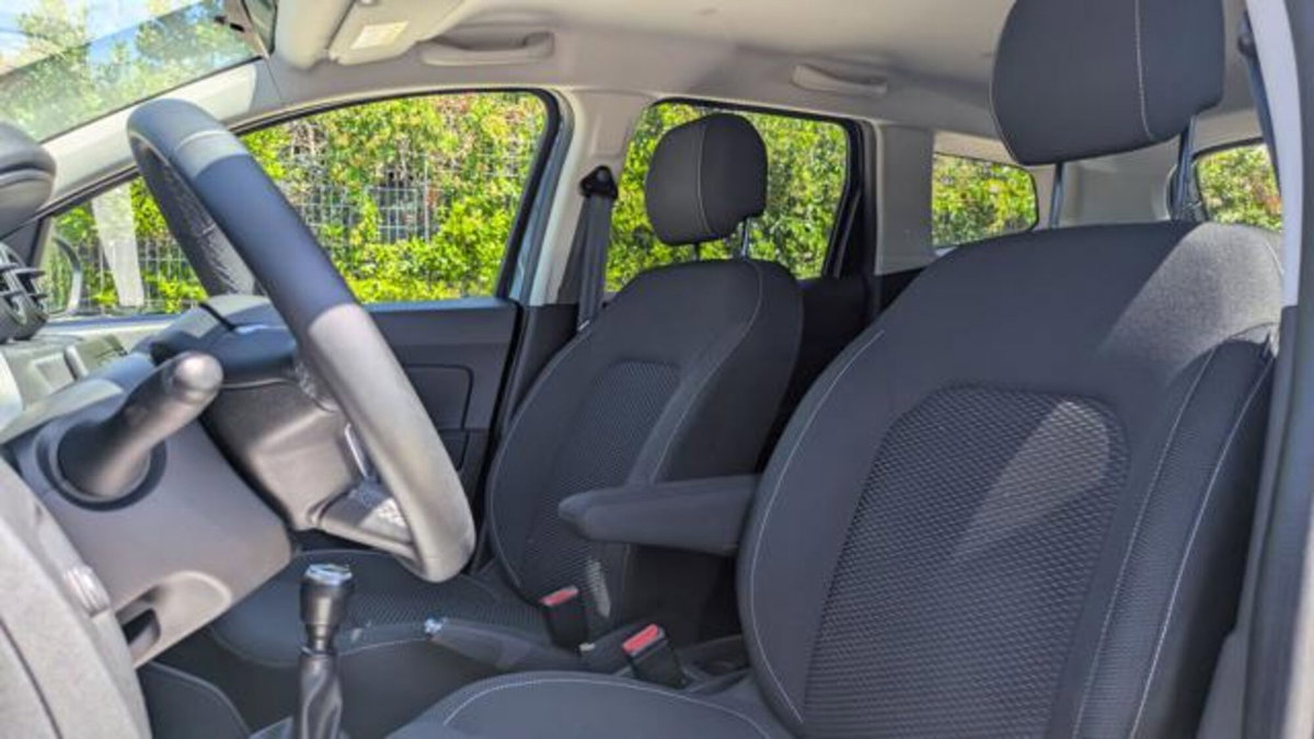 Dacia Duster 1.0 TCe 100 CV 4x2 Prestige (12)
