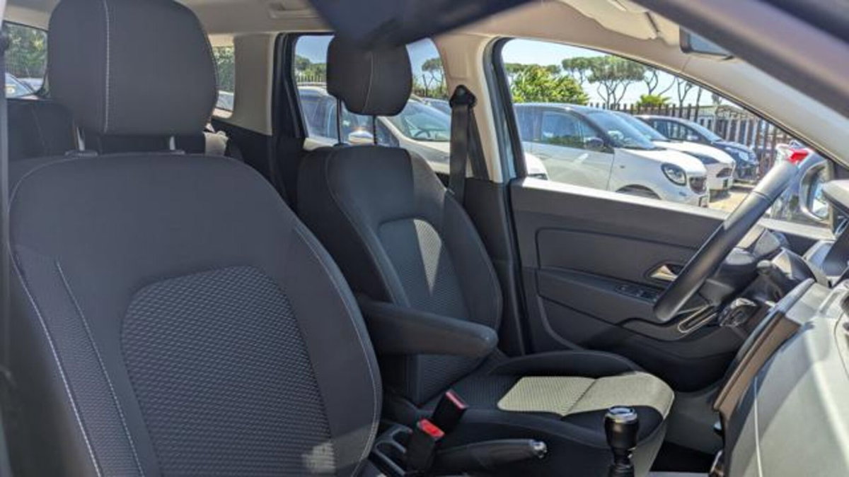 Dacia Duster 1.0 TCe 100 CV 4x2 Prestige (13)
