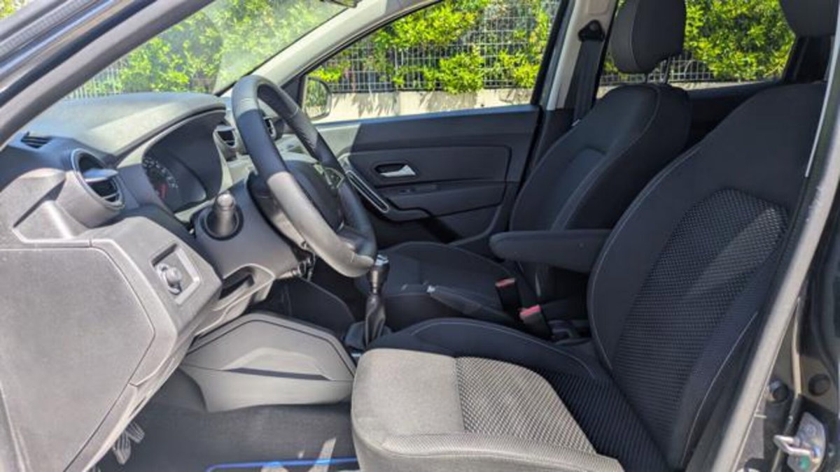 Dacia Duster 1.0 TCe 100 CV 4x2 Prestige (10)