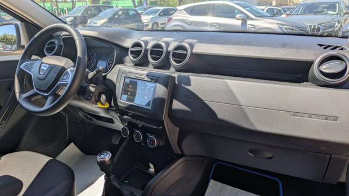 Dacia Duster 1.0 TCe 100 CV 4x2 Prestige (9)