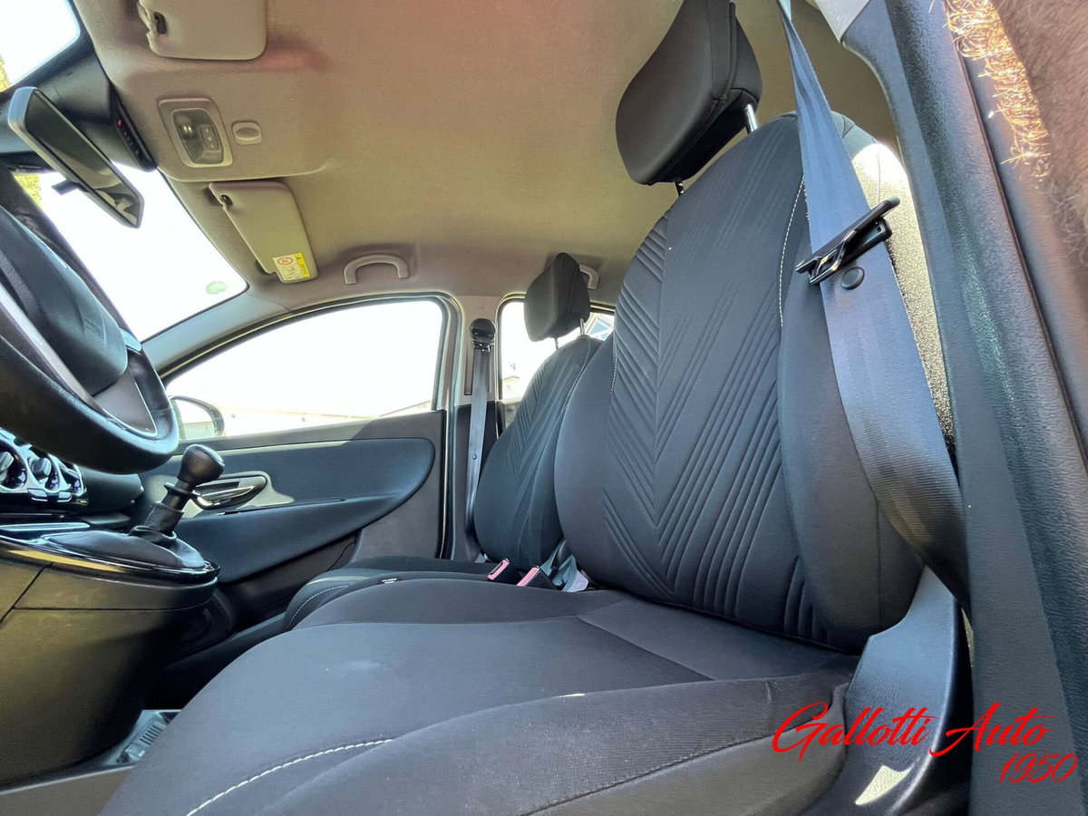 Lancia Ypsilon 1.0 FireFly 5 porte S&S Hybrid Ecochic Gold (10)