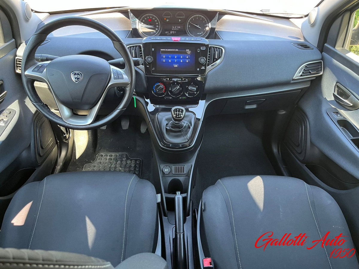 Lancia Ypsilon 1.0 FireFly 5 porte S&S Hybrid Ecochic Gold (11)