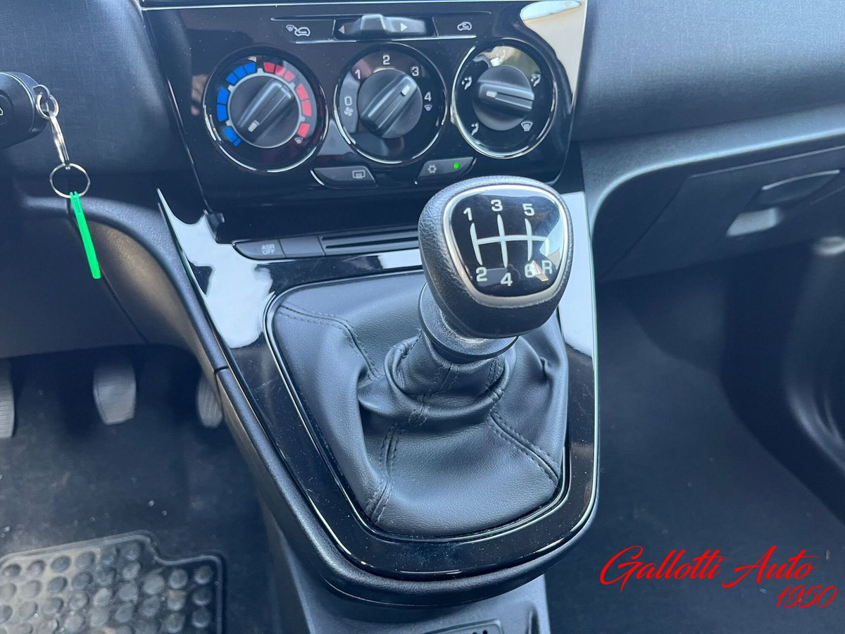 Lancia Ypsilon 1.0 FireFly 5 porte S&S Hybrid Ecochic Gold (14)
