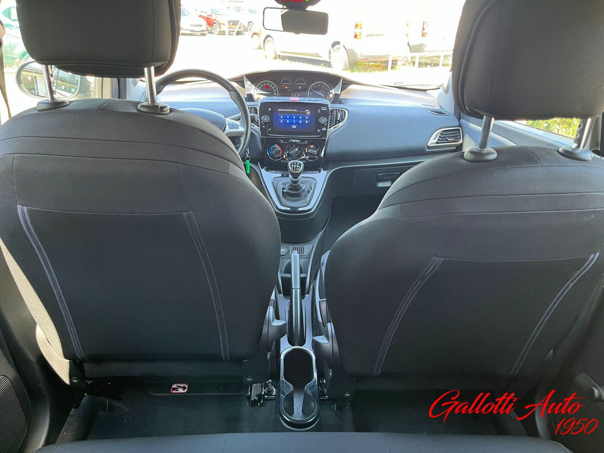 Lancia Ypsilon 1.0 FireFly 5 porte S&S Hybrid Ecochic Gold (18)