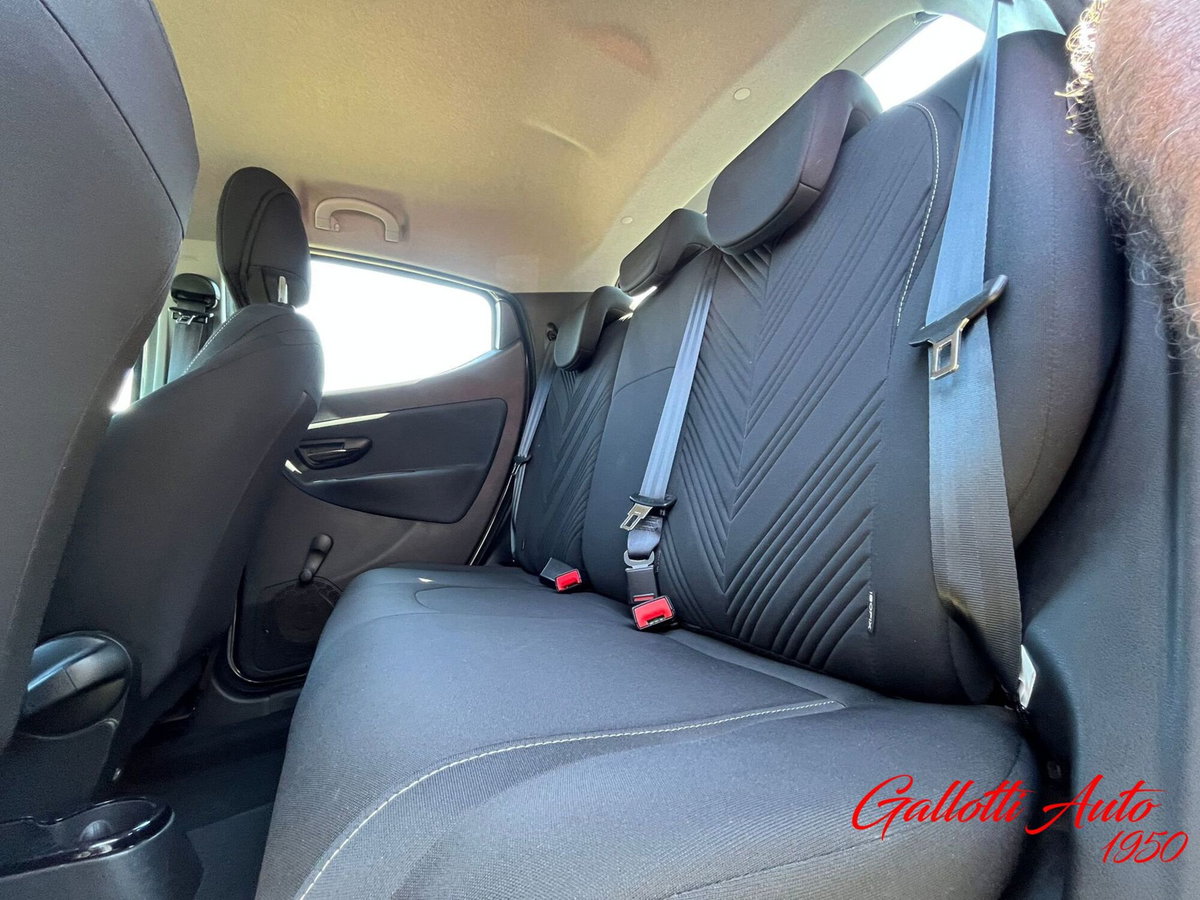 Lancia Ypsilon 1.0 FireFly 5 porte S&S Hybrid Ecochic Gold (19)