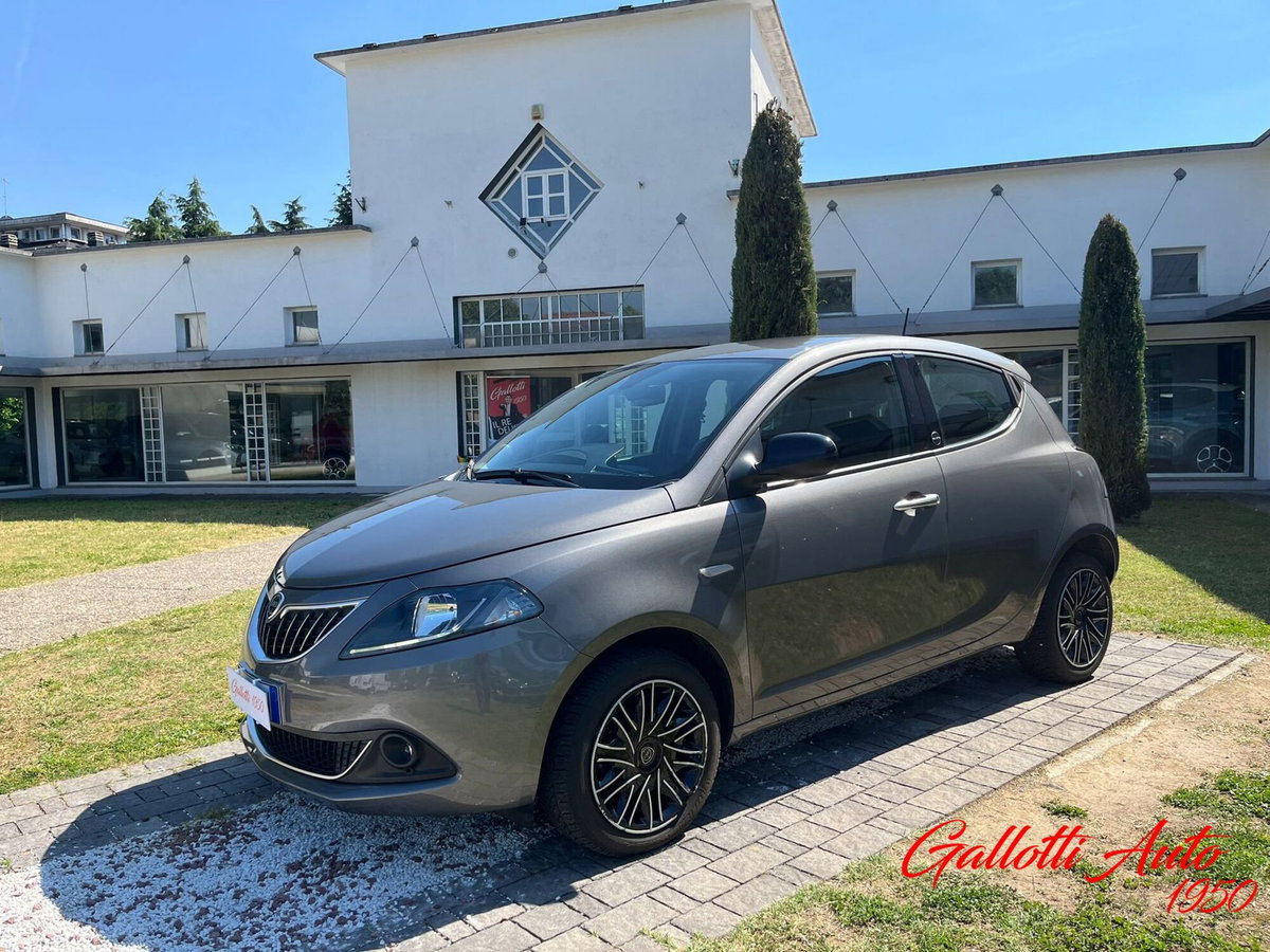 Lancia Ypsilon 1.0 FireFly 5 porte S&S Hybrid Ecochic Gold (3)