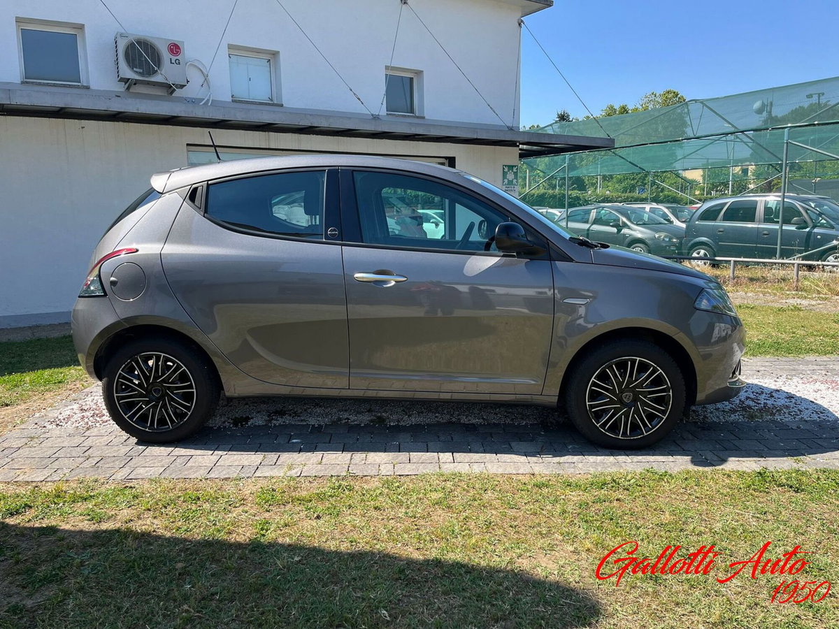 Lancia Ypsilon 1.0 FireFly 5 porte S&S Hybrid Ecochic Gold (7)