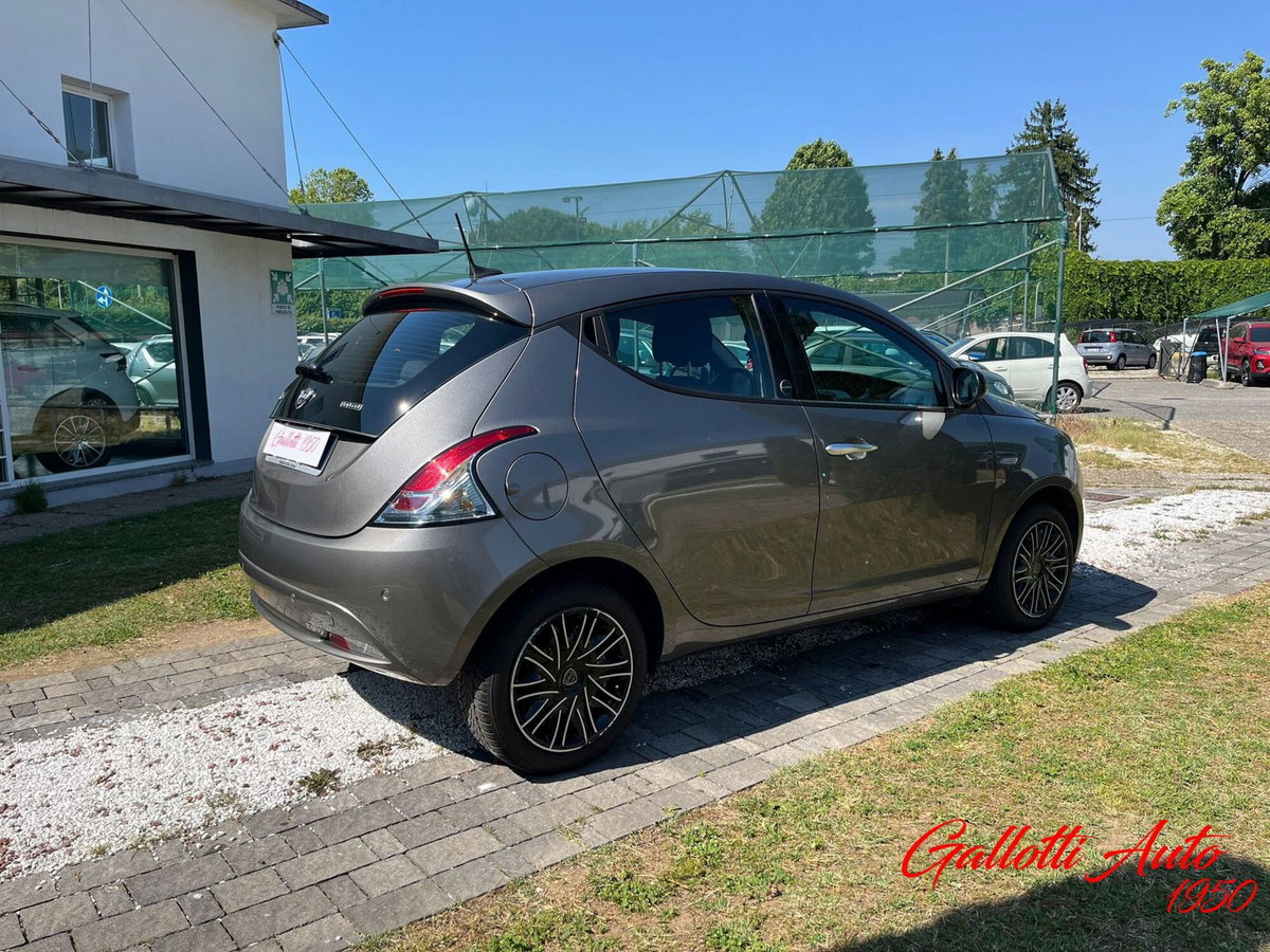 Lancia Ypsilon 1.0 FireFly 5 porte S&S Hybrid Ecochic Gold (8)