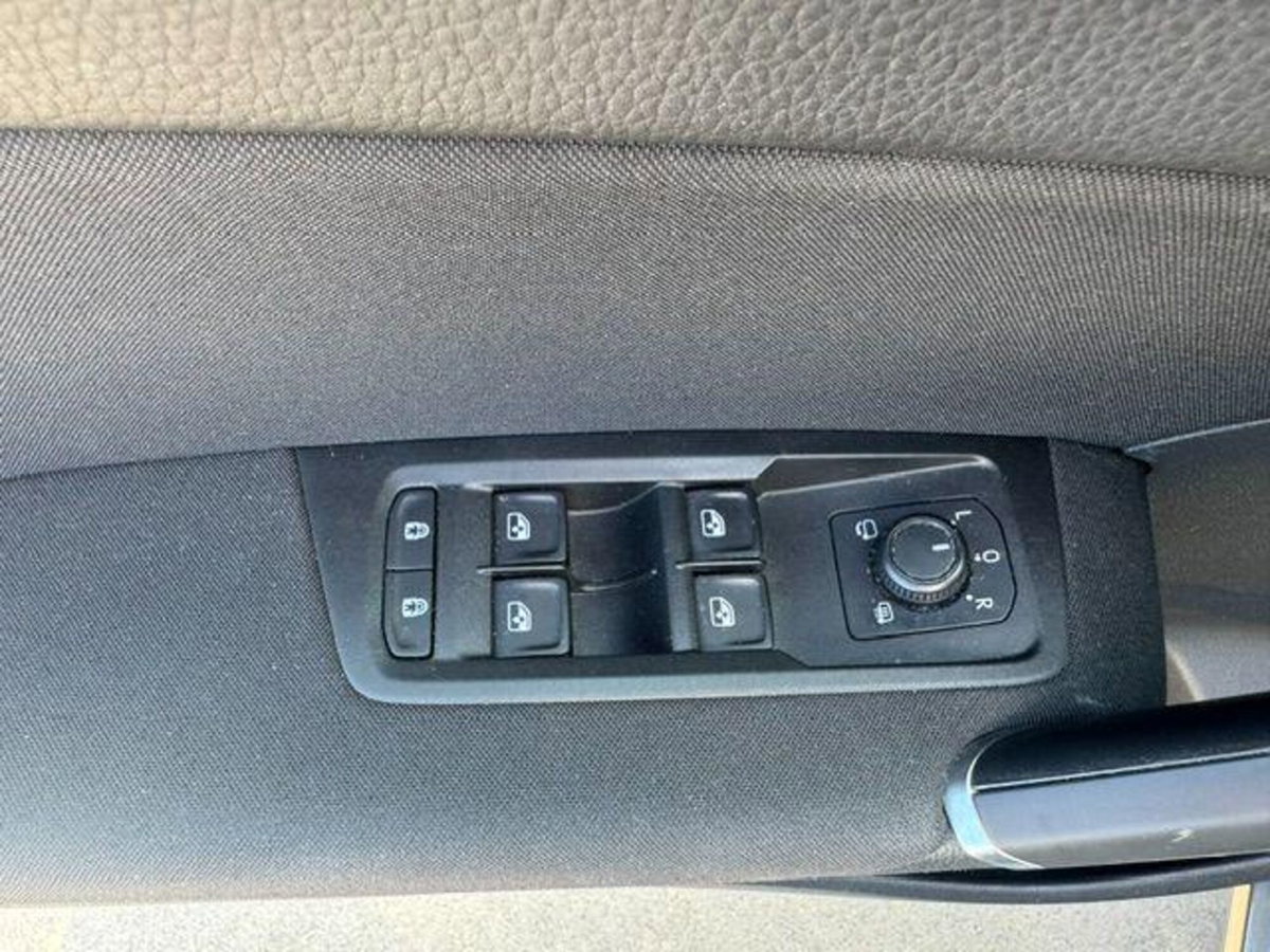 Volkswagen Touran 1.6 TDI 115 CV SCR DSG Business BlueMotion Technology (13)