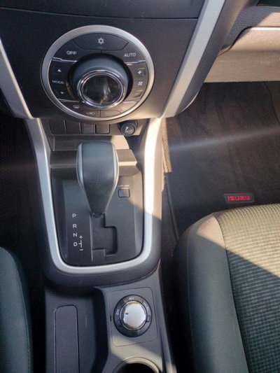 Isuzu D-Max Pick-up 1.9 Crew Cab Solar Plus 4WD Clima (20)