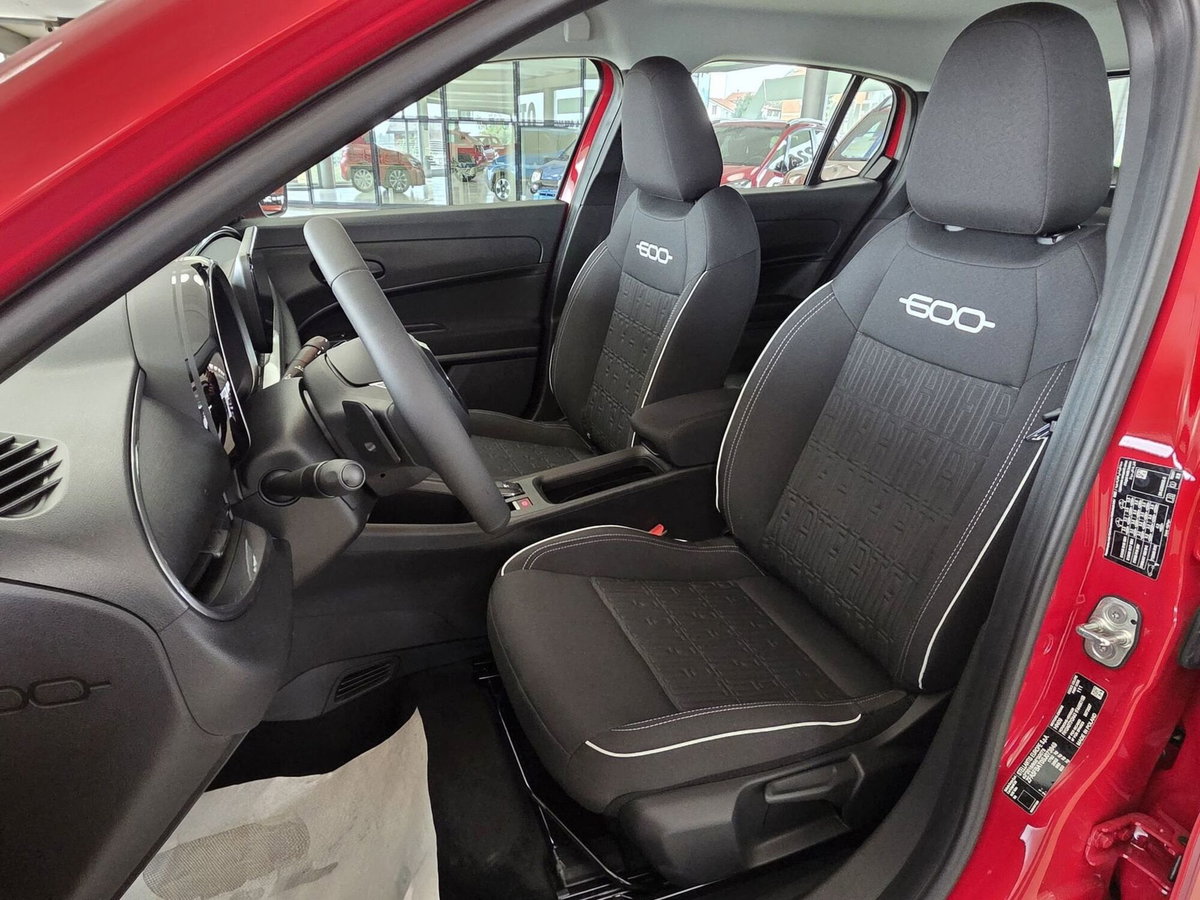Fiat 600 1.2 Business 100cv (9)