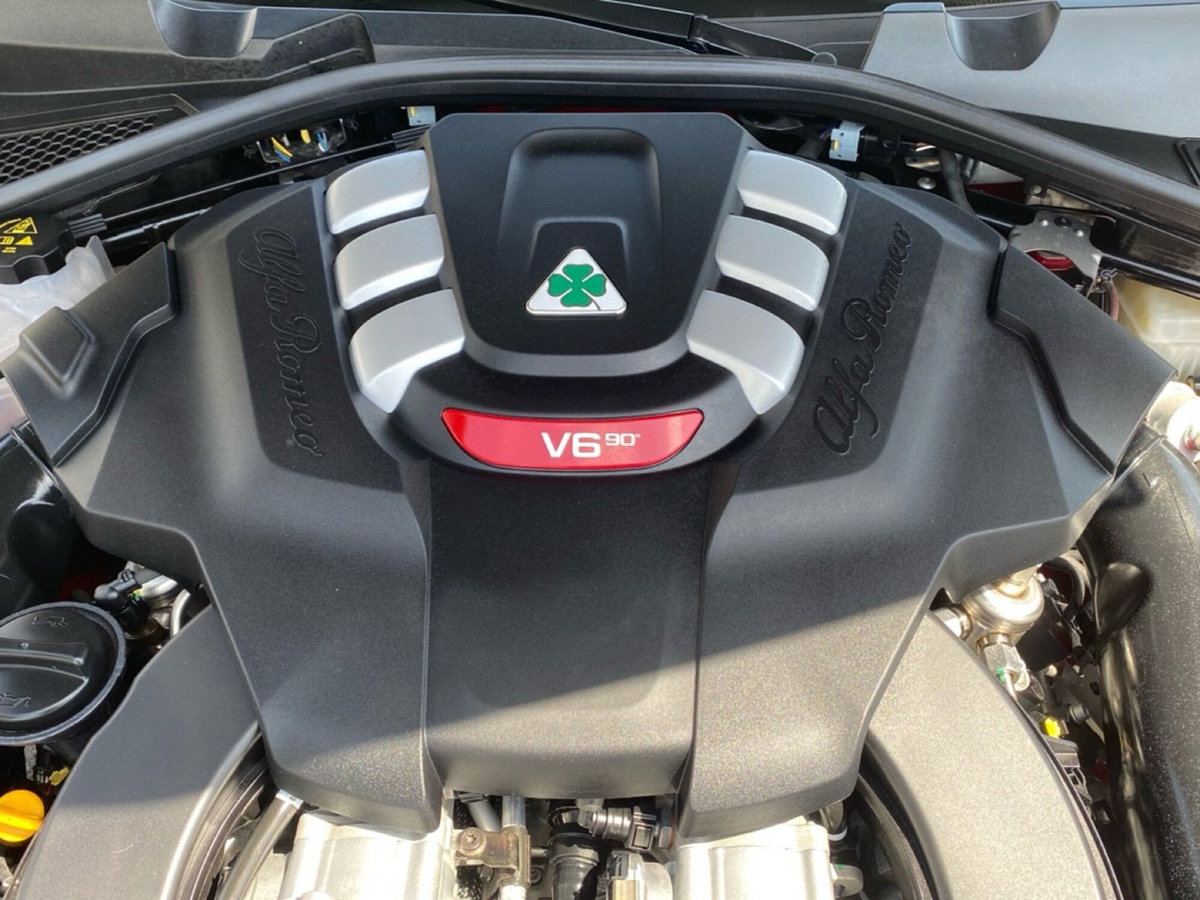 Alfa Romeo Giulia 2.9 T V6 AT8 Quadrifoglio (11)
