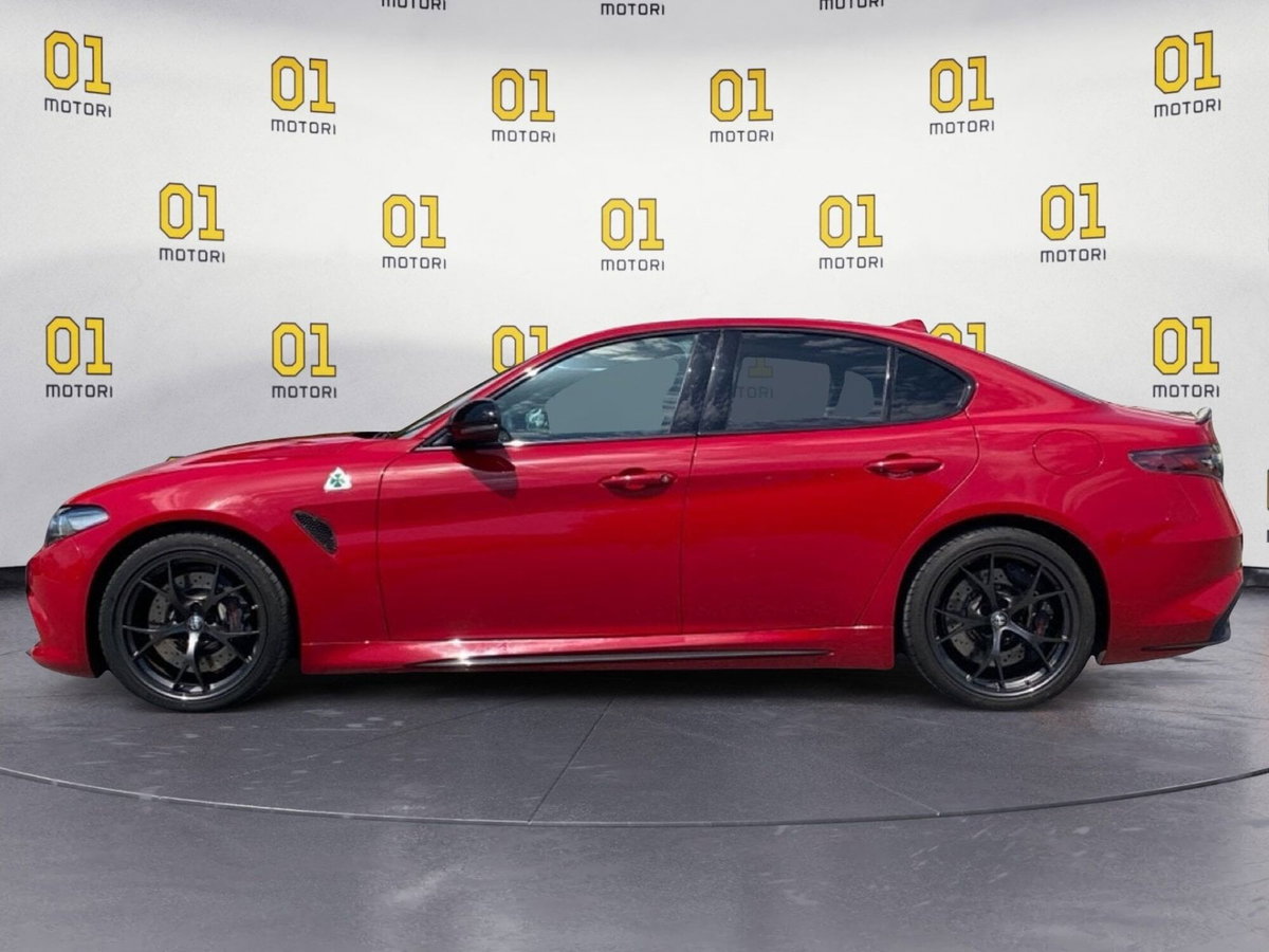 Alfa Romeo Giulia 2.9 T V6 AT8 Quadrifoglio (2)